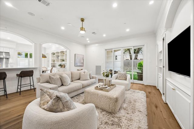 4260 Emory Avenue, West University Place, TX 77005