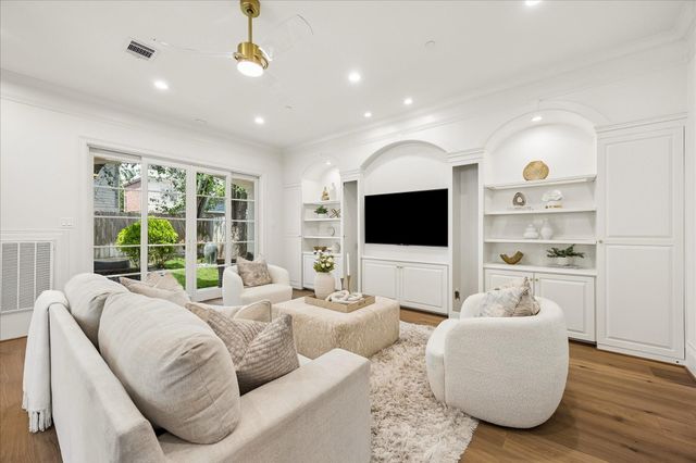 4260 Emory Avenue, West University Place, TX 77005