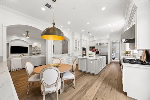 4260 Emory Avenue, West University Place, TX 77005