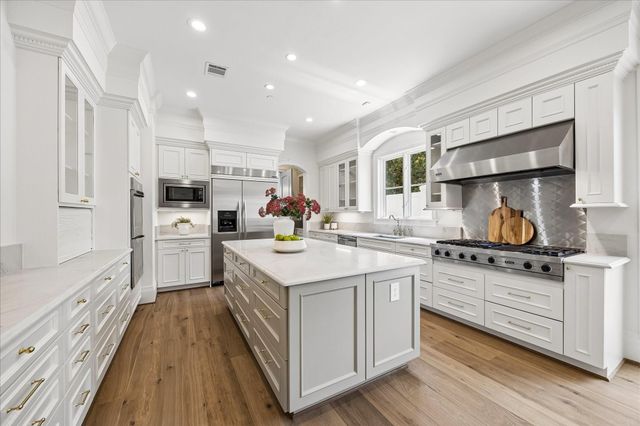 4260 Emory Avenue, West University Place, TX 77005