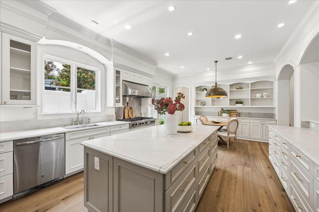 4260 Emory Avenue, West University Place, TX 77005