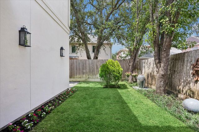 4260 Emory Avenue, West University Place, TX 77005