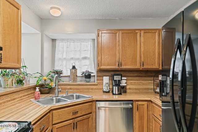 610 HARRINGTON Lane, Jacksonville, FL 32221