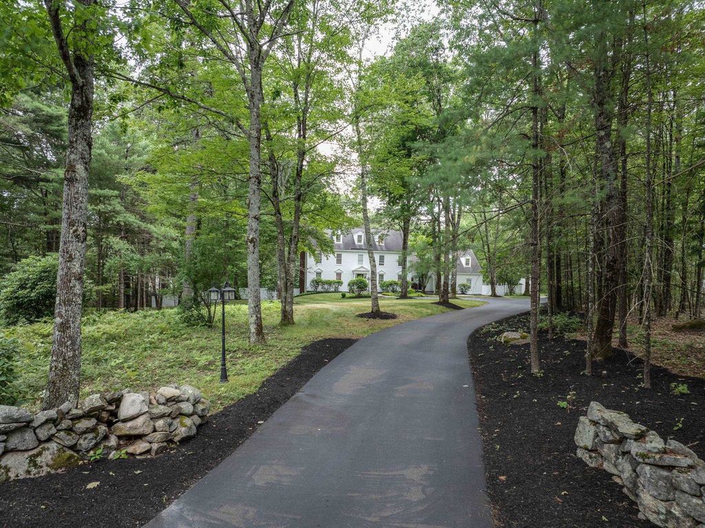 68 Perry Road, Bedford, NH 03110