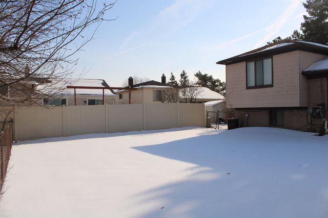 13227 Canterbury Drive, Sterling Heights, MI 48312