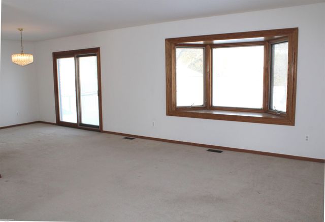 13227 Canterbury Drive, Sterling Heights, MI 48312