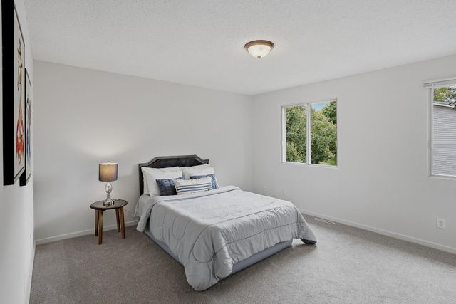 1496 Goodwin Avenue N, Oakdale, MN 55128