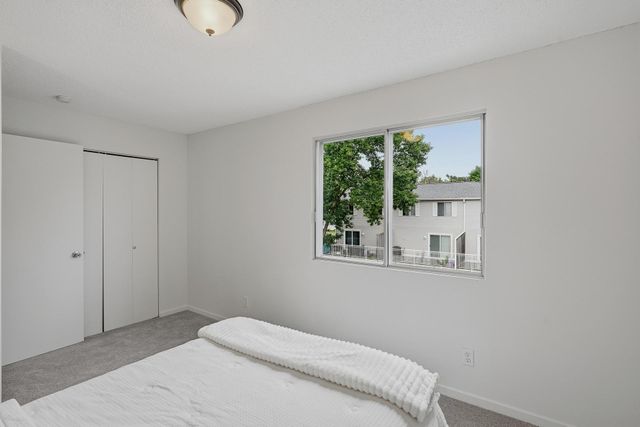 1496 Goodwin Avenue N, Oakdale, MN 55128