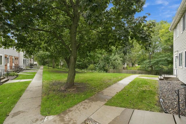 1496 Goodwin Avenue N, Oakdale, MN 55128