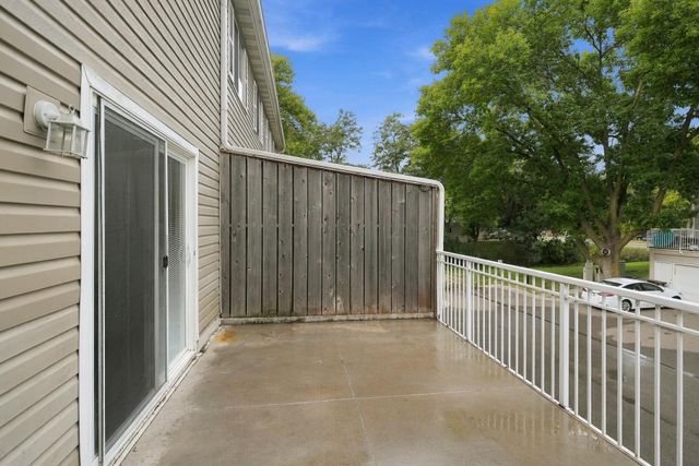 1496 Goodwin Avenue N, Oakdale, MN 55128