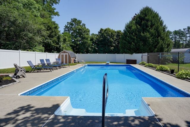 40 Farmington Circle, Marlborough, MA 01752