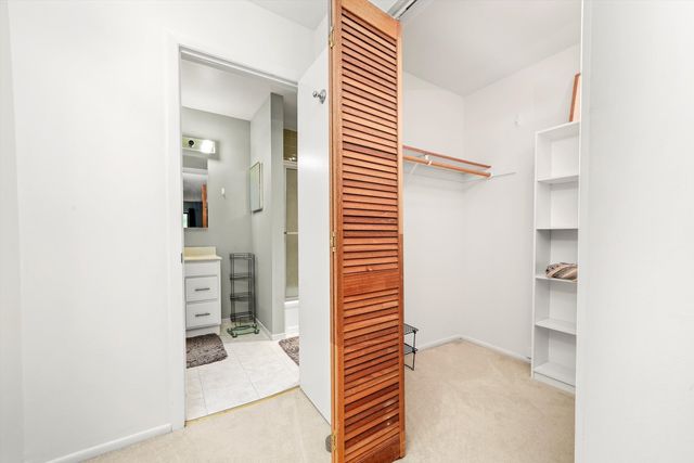 1926 Prairie Square 210B, Schaumburg, IL 60173