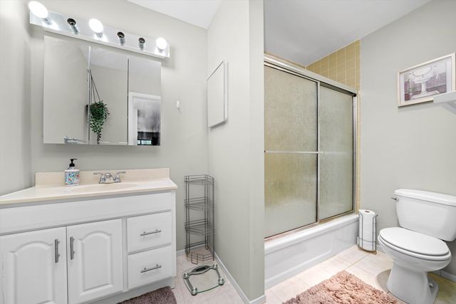 1926 Prairie Square 210B, Schaumburg, IL 60173