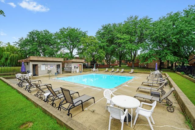 1926 Prairie Square 210B, Schaumburg, IL 60173