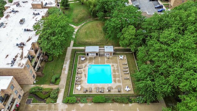 1926 Prairie Square 210B, Schaumburg, IL 60173