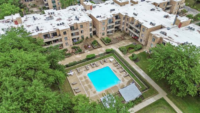 1926 Prairie Square 210B, Schaumburg, IL 60173