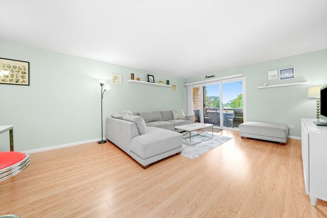 1926 Prairie Square 210B, Schaumburg, IL 60173