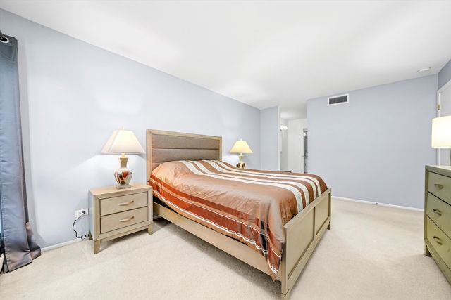 1926 Prairie Square 210B, Schaumburg, IL 60173