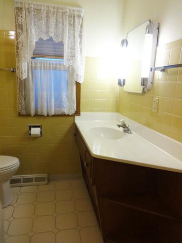 616 Rohda DRIVE, Waterford, WI 53185