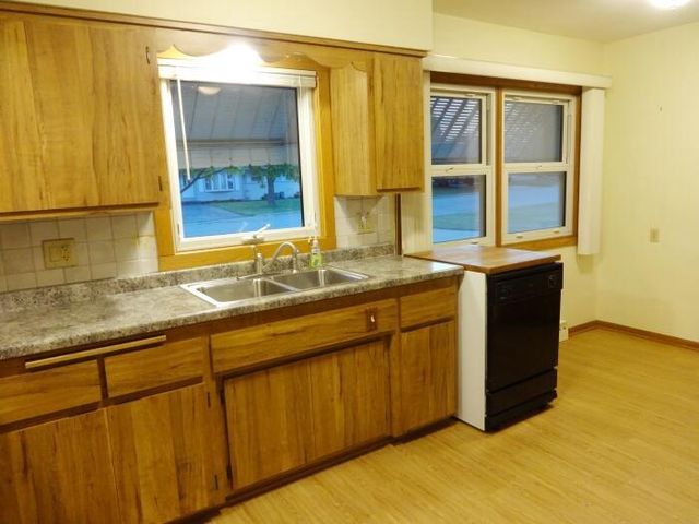 616 Rohda DRIVE, Waterford, WI 53185