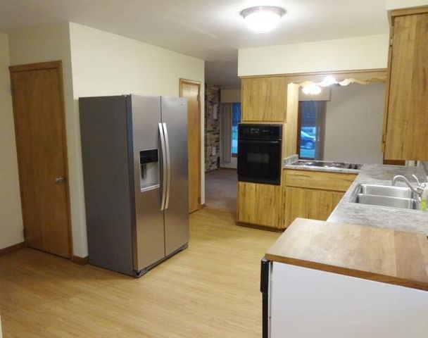 616 Rohda DRIVE, Waterford, WI 53185
