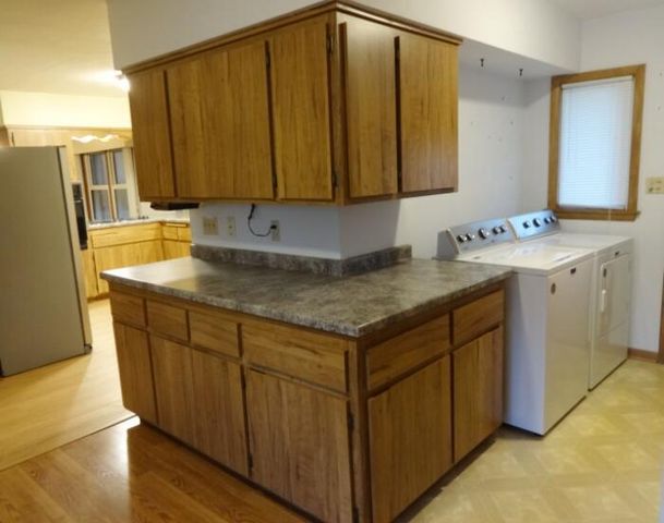 616 Rohda DRIVE, Waterford, WI 53185