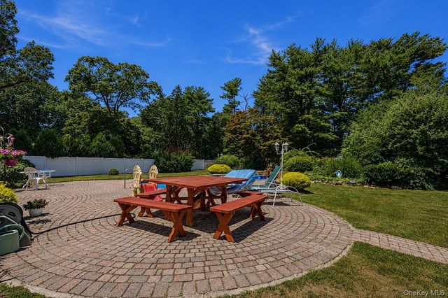 72 Dix Highway, Dix Hills, NY 11746