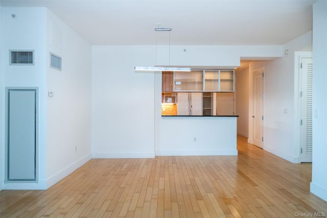 175 Huguenot Street 1401, New Rochelle, NY 10801