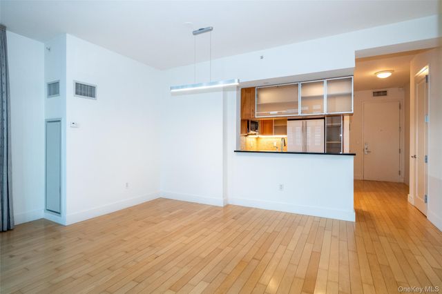 175 Huguenot Street 1401, New Rochelle, NY 10801