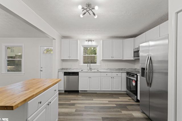 210 Pinonwood Drive, Simpsonville, SC 29680
