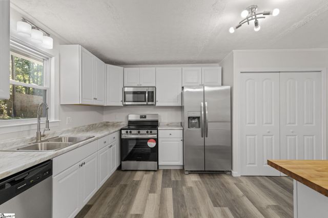 210 Pinonwood Drive, Simpsonville, SC 29680