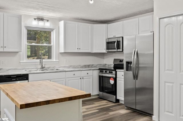 210 Pinonwood Drive, Simpsonville, SC 29680