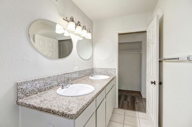 7585 Twilight Dr, Sacramento, CA 95822