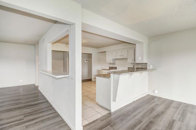 7585 Twilight Dr, Sacramento, CA 95822