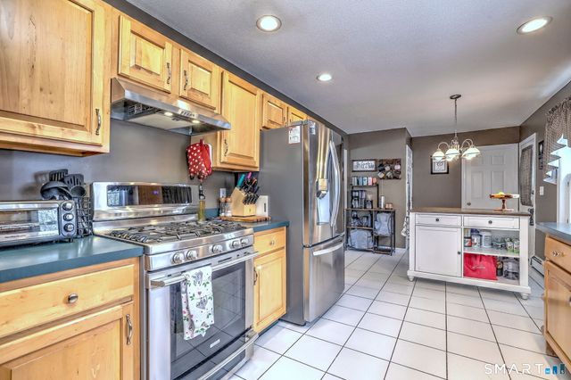 6 Laura Avenue, Prospect, CT 06712