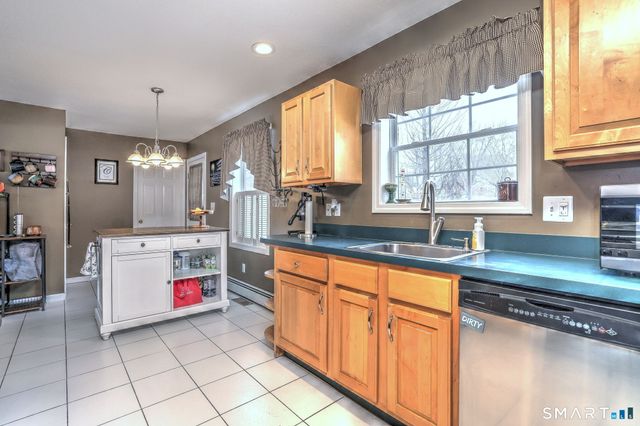 6 Laura Avenue, Prospect, CT 06712