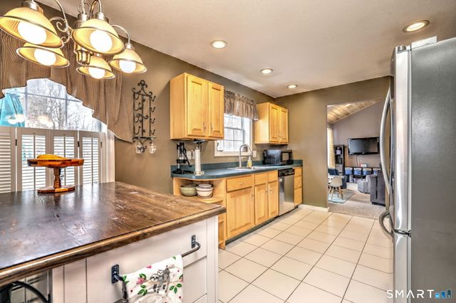 6 Laura Avenue, Prospect, CT 06712