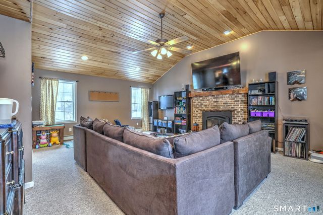 6 Laura Avenue, Prospect, CT 06712