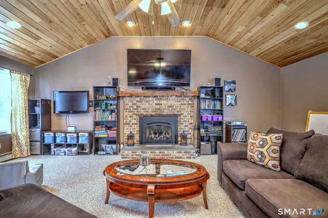 6 Laura Avenue, Prospect, CT 06712