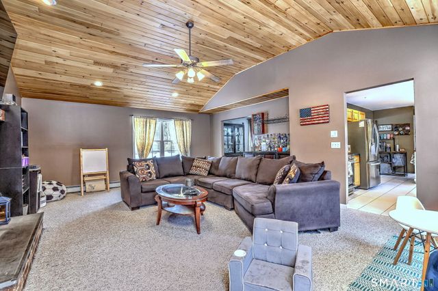 6 Laura Avenue, Prospect, CT 06712