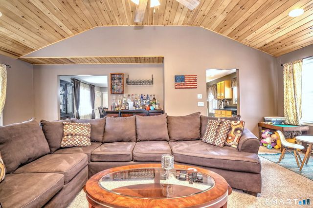 6 Laura Avenue, Prospect, CT 06712