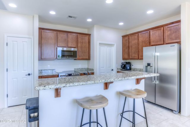 2945 W Stepping Stone Court, Tucson, AZ 85741