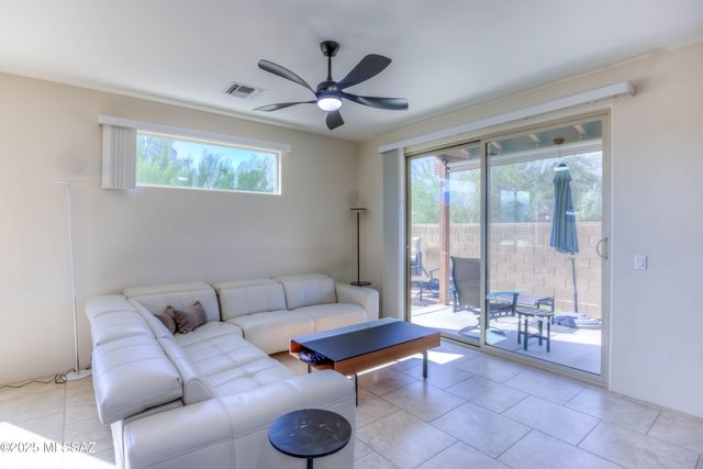 2945 W Stepping Stone Court, Tucson, AZ 85741