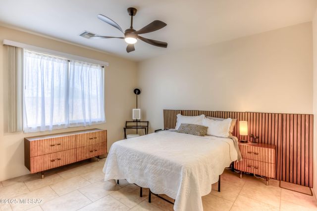 2945 W Stepping Stone Court, Tucson, AZ 85741