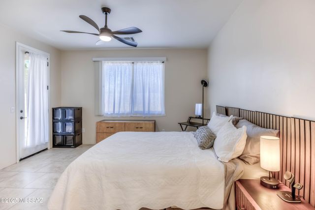 2945 W Stepping Stone Court, Tucson, AZ 85741