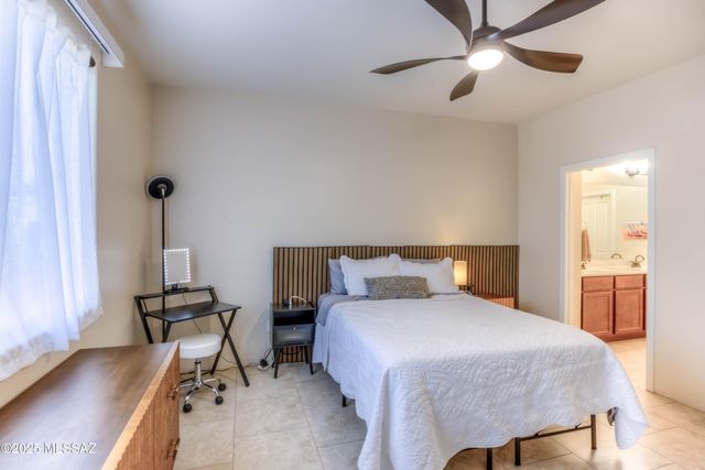 2945 W Stepping Stone Court, Tucson, AZ 85741