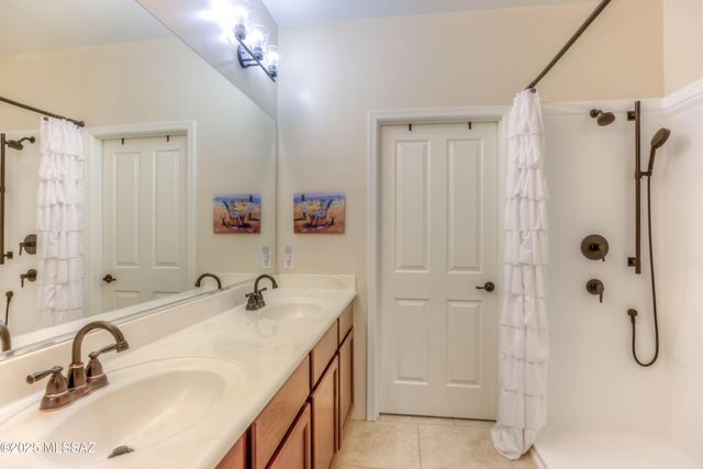 2945 W Stepping Stone Court, Tucson, AZ 85741