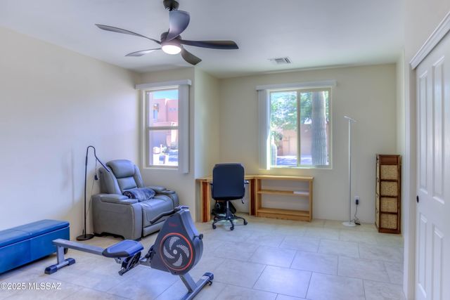 2945 W Stepping Stone Court, Tucson, AZ 85741