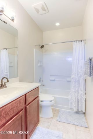 2945 W Stepping Stone Court, Tucson, AZ 85741