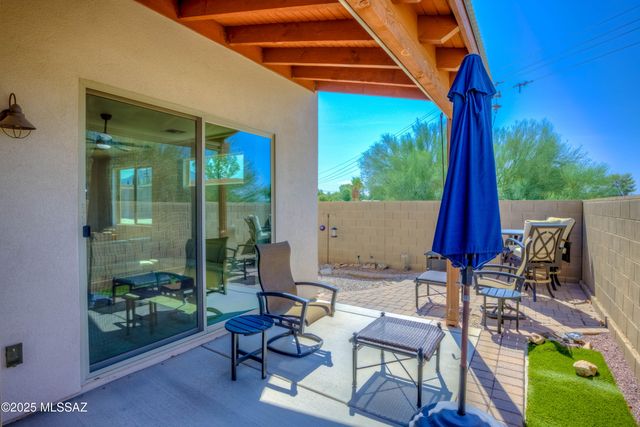 2945 W Stepping Stone Court, Tucson, AZ 85741